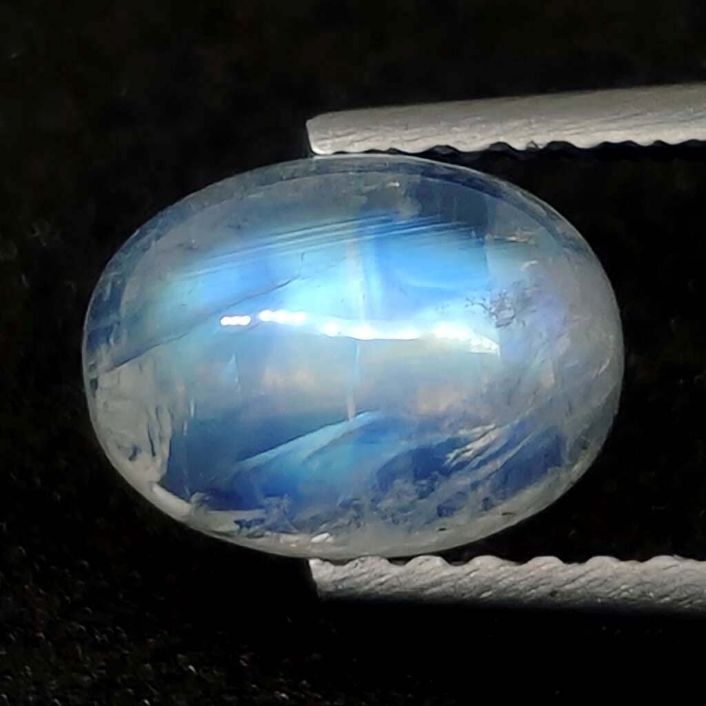 1.20 ct Natural Royal Blue Moonstone: No Reserve! Title: 1.20 ct Natural Royal Blue Moonstone Additional Information: Gemstones: Natural Blue Moonstone Carat Weights: 1.20 ct Size/Dimensions: 8 X 6 mm Approx Materials & Techniques: Moonst