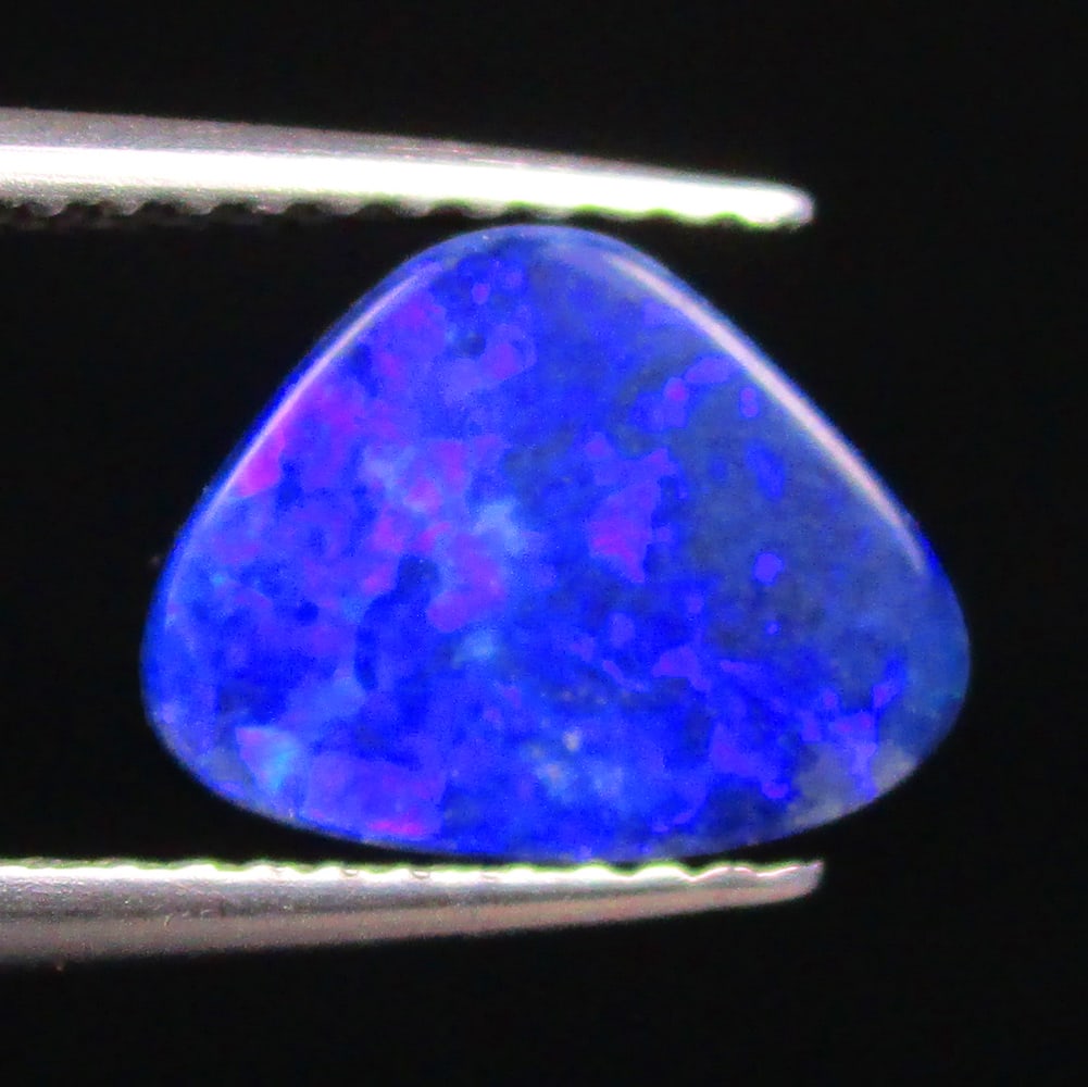 1.98 Ctw Natural Australian Doublet Opal Trillion Cabochon: No Reserve! Title: 1.98 Ctw Natural Australian Doublet Opal Trillion Cabochon Stone Clarity: Opaque Gemstones: Natural Australian Opal Carat Weights: 1.98 Size/Dimensions: 9.80 x 7.60 x 2.90 mm Additi