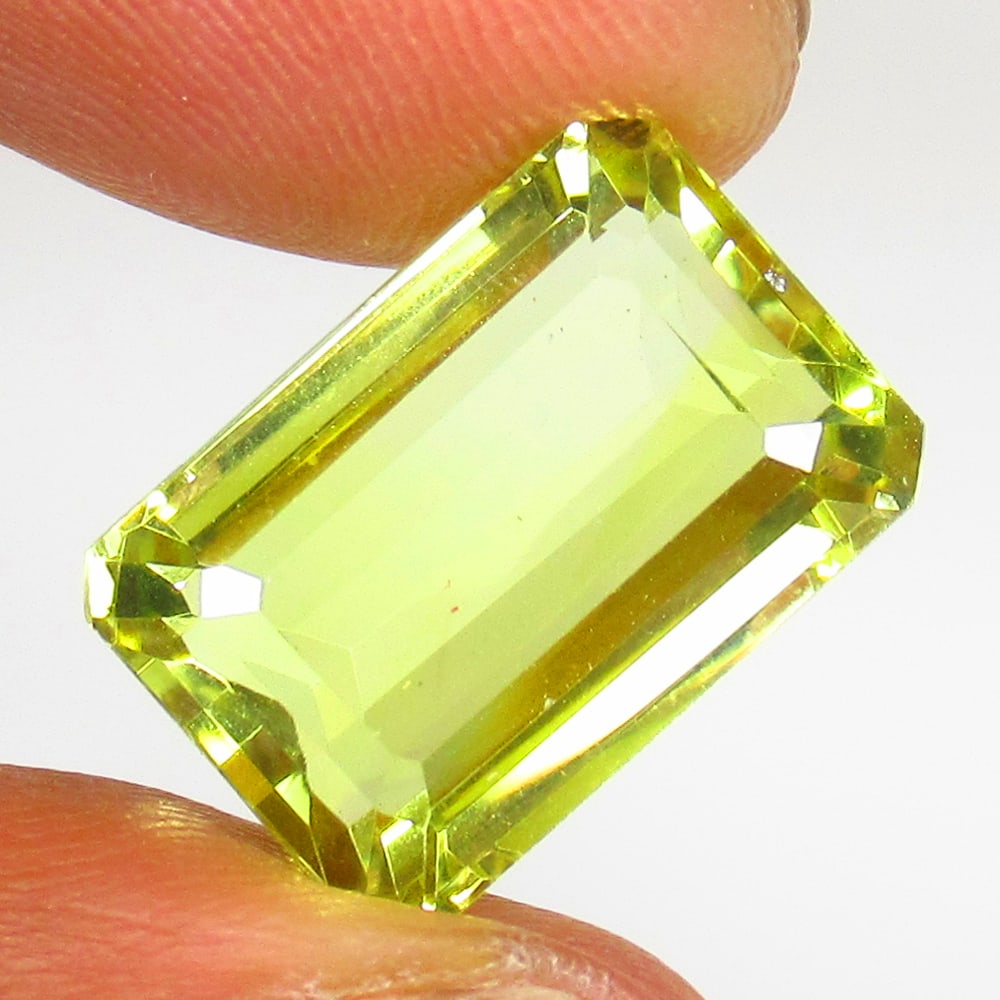 9.78 Ct - Natural Lemon Quartz: No Reserve! Title: 9.78 Ct - Natural Lemon Quartz Additional Information: Gemstone Gemstones: Lemon Quartz Carat Weights: 9.78 Size/Dimensions: 15.1 x 10.4 x 7.7 mm Additional Information: Pieces : 1 