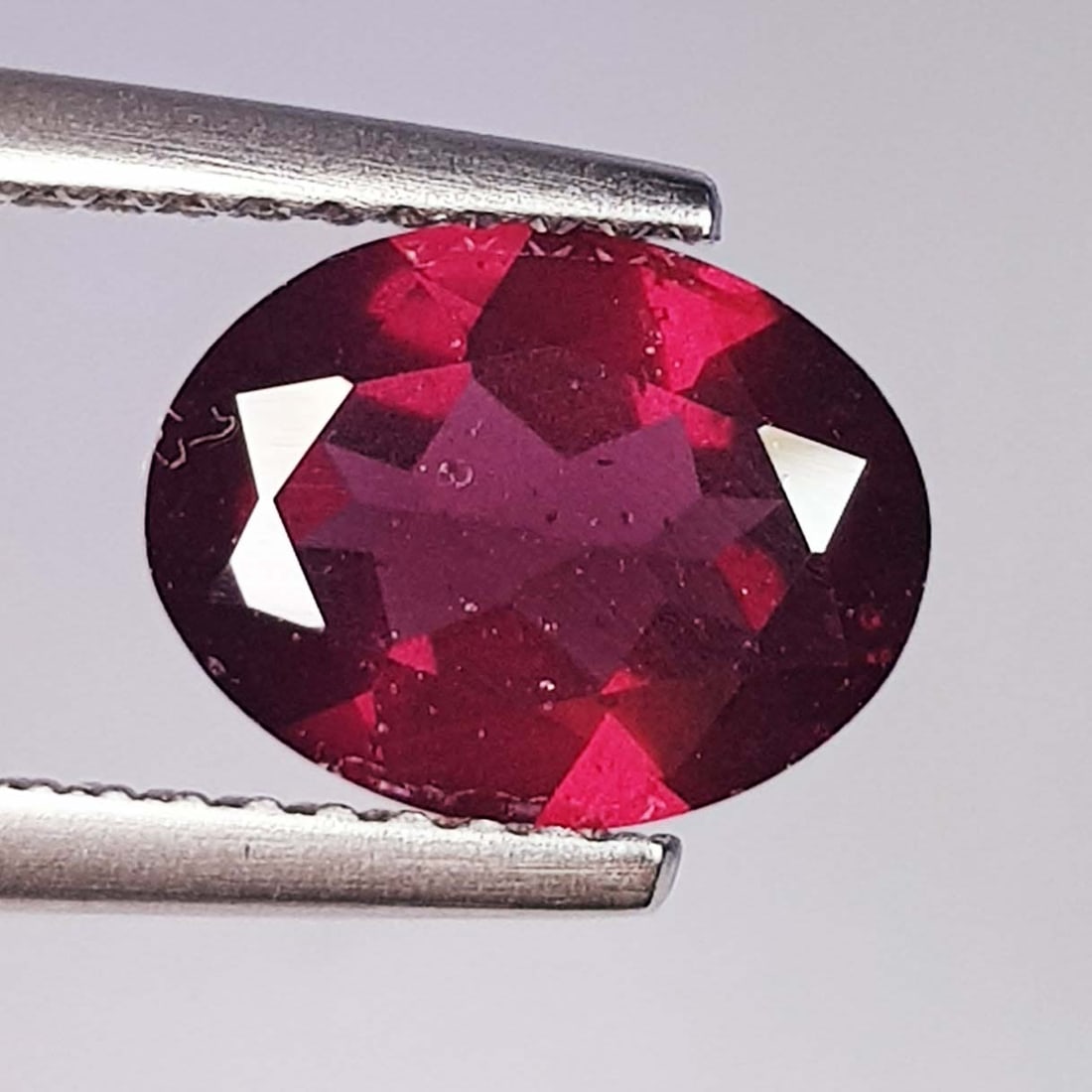 2.36 ctz" Beautiful Purple Pink Gem" Natural Rhodolite Garnet: No Reserve! Title: 2.36 ctz" Beautiful Purple Pink Gem" Natural Rhodolite Garnet Color/Clarity: Purple Pink / IF-VVS Gemstones: Rhodolite Garnet Carat Weight: 2.36 Size/Dimensions: 8.90 x 7.00 x 4.50 