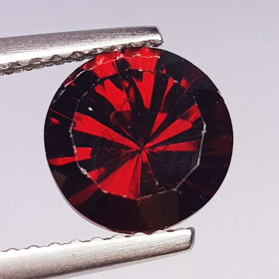 2.38 ctz" Beautiful Purple Pink Gem" Natural Rhodolite Garnet: No Reserve! Title: 2.38 ctz" Beautiful Purple Pink Gem" Natural Rhodolite Garnet Color/Clarity: Purple Pink / IF-VVS Gemstones: Rhodolite Garnet Carat Weight: 2.38 Size/Dimensions: 7.80 x 7.80 x 5.10 