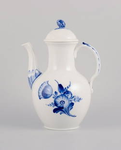 Royal Copenhagen, Blue Flower Braided, coffee pot.: Royal Copenhagen, Blue Flower Braided, coffee pot. Dated 1958. Model number: 10/8189 Second factory quality. In excellent condition. Marked. Dimensions: H 24.0 cm. x W 17.0 cm. Reserve: $168.00 Shippi
