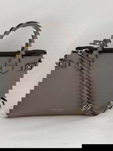Burberry Bag Tote Banner House Check Leather Canvas Medium Hand Shoulder BagB470: SKU B470 0122 Pre-Owned 100% Authentic Burberry Banner Medium House Check Tote RATING: B/C... Good, shows sign of regular use, item shows visible wear MATERIAL: leather, canvas STRAP: adjustable, remo