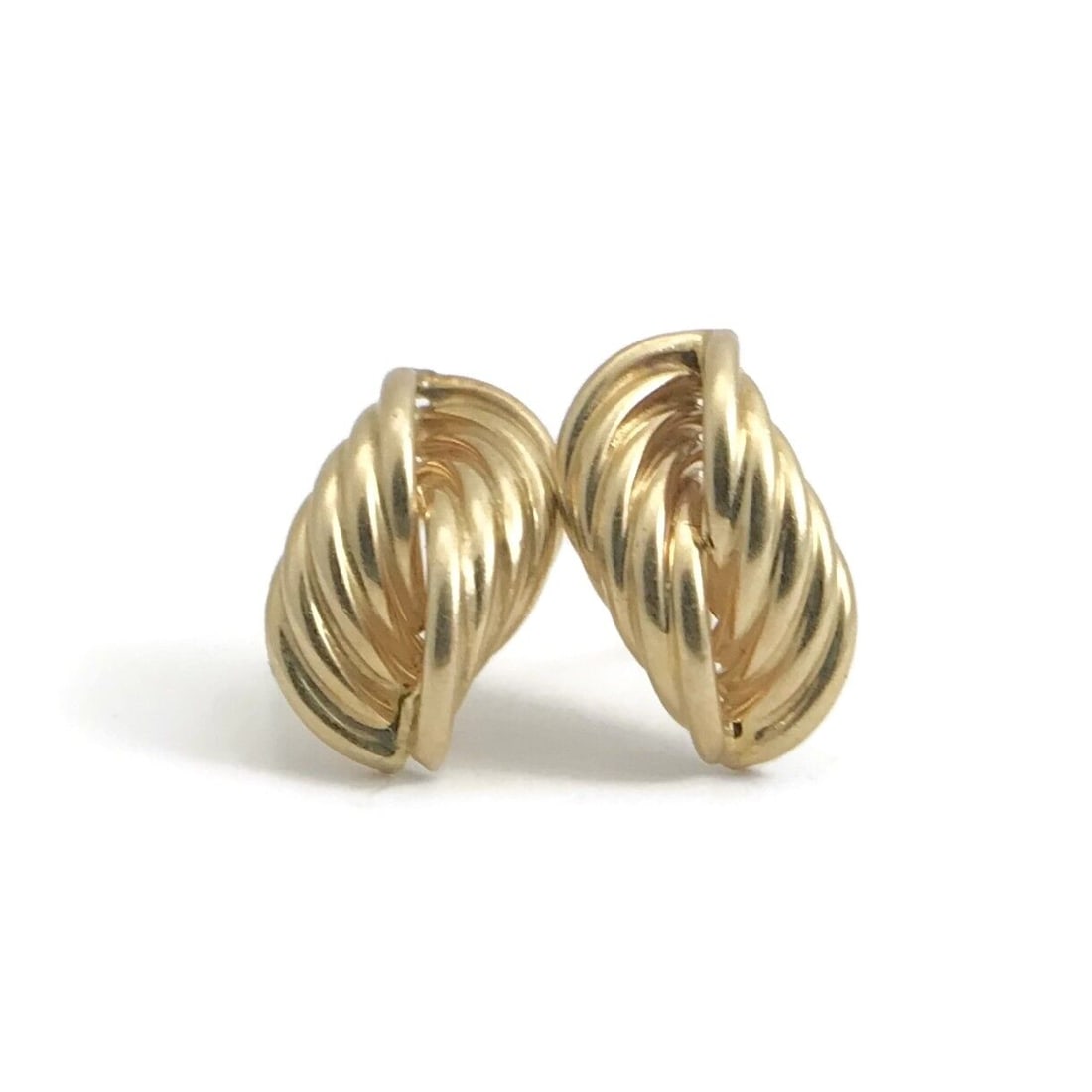Vintage Twisted Shell Stud Earrings in 10K Yellow Gold, 13 mm, 1.16 Grams: Twisted Shell Stud Earrings in 10K Yellow Gold, 13 mm, 1.16 grams These are beautiful earrings that will look great on any ears. Will make a great gift for any occasion. Please let us know if you have