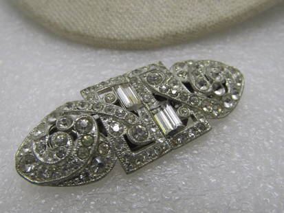 Vintage Coro Rhinestone Duette Brooch/Dress Clips, Art Deco, Pats. 1852188 & 1798867, 1940's: Vintage Coro Rhinestone Duette - Brooch/Dress Clips. Art Deco, 1940's. This is silver tone with bright clear rhinestones. All stones original - four baguettes. It is 2.25" wide and 1" tall. Oval shape