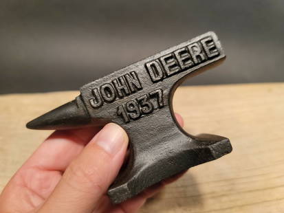 Cast Iron "John Deere" Miniature Anvil: 4 3/4" long x 2 1/2" Tall x 1 3/4" Wide 1 lb. 5 oz. A wonderful reproduction cast iron collectible advertising John Deere. Advertising pieces like this many times were given to shops or used as sales