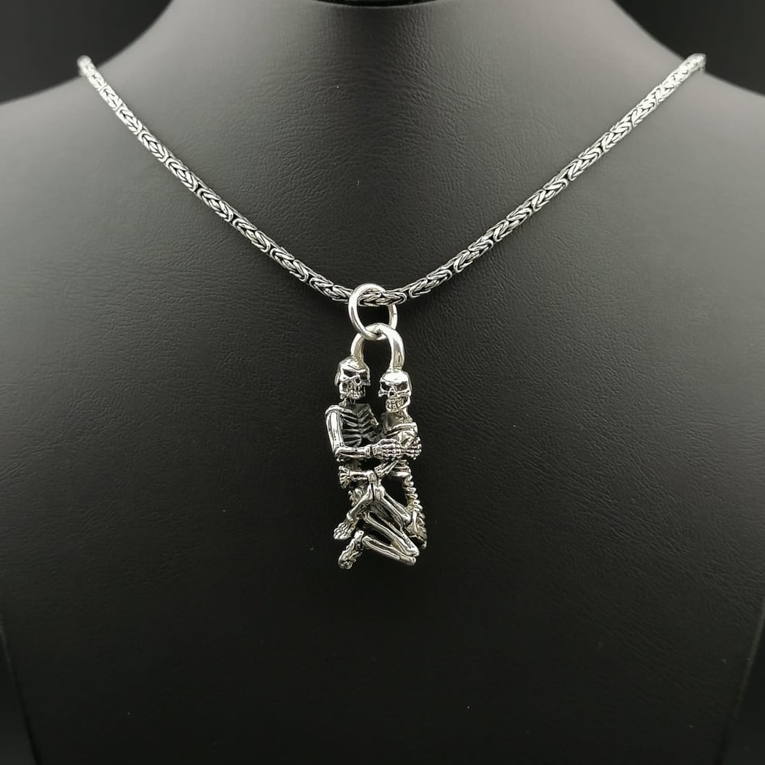 925 Silver Chain with Lover Skeletons Pendant (1 of 8)