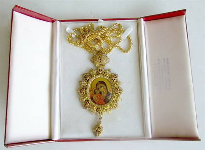 GREEK - RUSSIAN ORTHODOX CHURCH BISHOP VINTAGE THEOTOKOS PANAGIA w/ CHAIN & BOX: Size 3 by 5.5" Weight 2.8 oz Very good condition Case with missing flap of the "lock" Reserve: $350.00 Shipping:Domestic: Flat-rate of $25.00 to anywhere within the contiguous U.S.International: