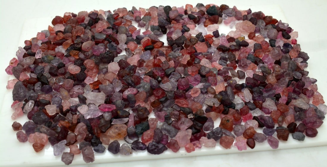 255 Grams Beautiful Spinal Rough Lot (1 of 4)