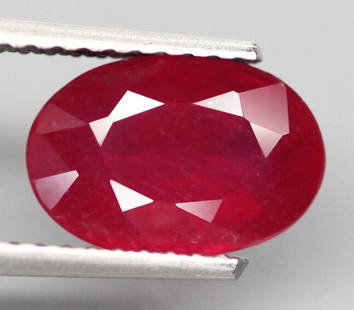 Natural Oval Red Ruby: Title: Natural Oval Red Ruby Gemstones: Ruby Carat Weights: 0,90 Size/Dimensions: 6,1 x 4,2 x 3,4 mm Additional Information: Transparency: transparent with inclusions. The photos are enlarged to see