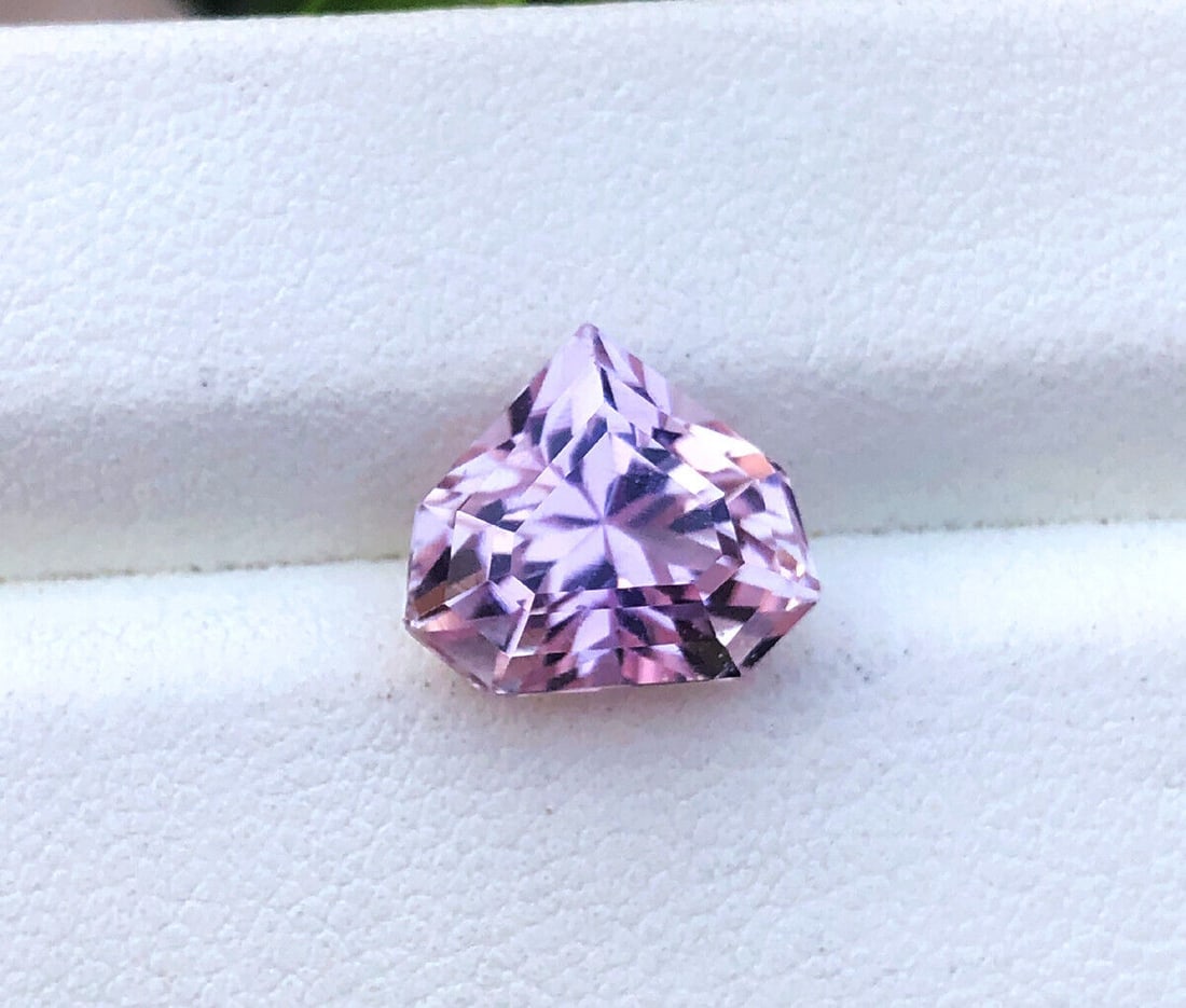 Kunzite, 5.60 cts Fancy Cut Natural Pink Kunzite Gemstone From Afghanistan: Kunzite, 5.60 cts Fancy Cut Natural Pink Kunzite Gemstone From Afghanistan - Item NR1044 Dimension 12 x 10 x 8 mm .... Weight 5.60 Carats .... No Treatment Natural Gemstone .... Reserve: $28.00 Shippi