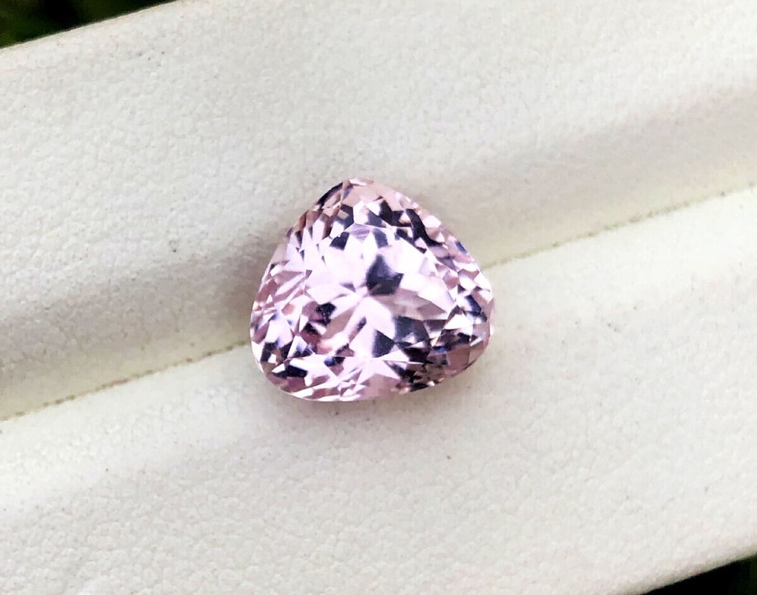 Kunzite, 5.65 cts Fancy Cut Natural Pink Kunzite Gemstone From Afghanistan (1 of 4)