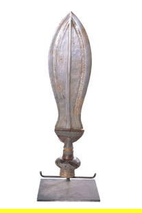 Prestige Knife - Metal, Wood - Ikul - Kuba - Congo: Ancient Ikul prestige Knife in wood and metal - KUBA - D.R of Congo. Beautiful stylish blade with a nice patina of age. This knife named Ikul, can also be considered as a short sword. According to the