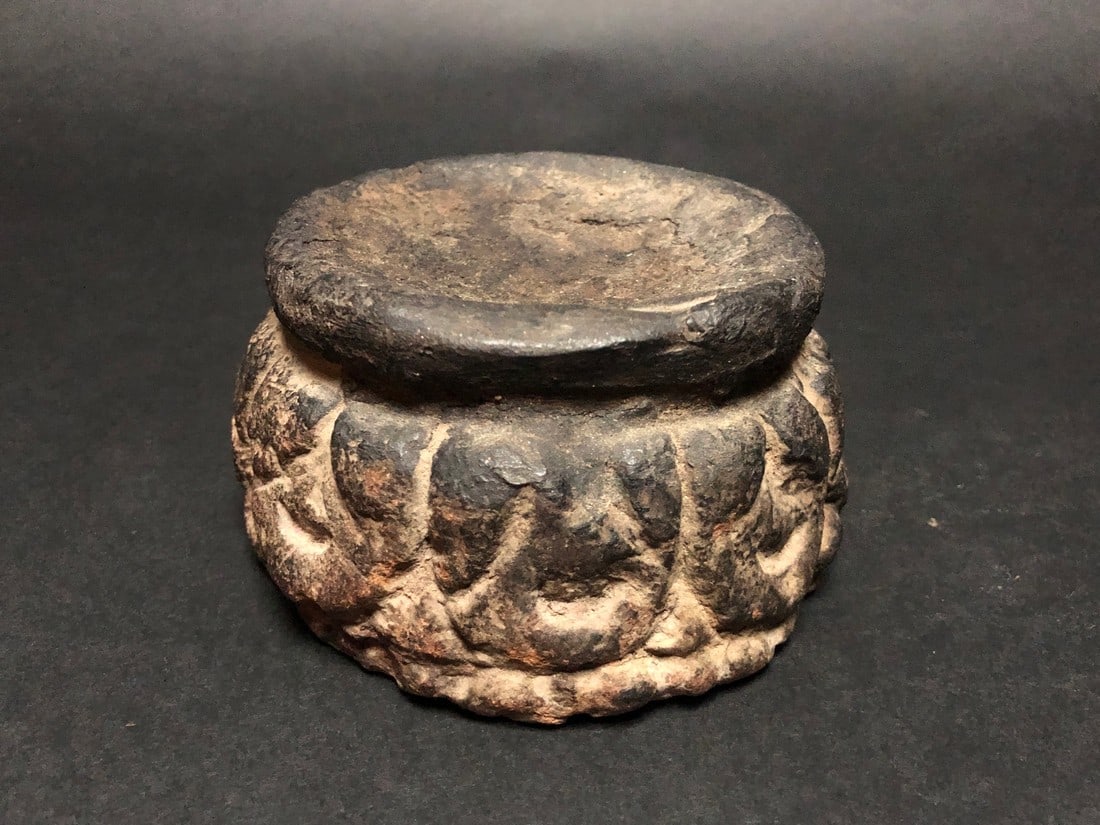 Oil lamp / butter lam - Stone - Newar - Nepal (1 of 9)