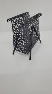 Mid century modern mesh metal display counter top holder napkin letter: Vintage from the 1950s Materials: metal, mesh Description Mid Century Modern Mesh Metal Display Counter Top Holder Napkin Letter In good condition, minor wear, no broken areas Measures 3.25"D, 5.5"L x