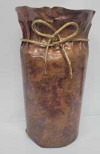 Vintage Italian Copper Umbrella Stand Made in Italy Antique Walking Stick Holder: Vintage from the 1980s Materials: Metal, Copper, Brass Width: 10.5 inches Height: 18.5 inches Depth: 10.5 inches Description Vintage Italian Copper Umbrella Stand Made in Italy Antique Walking Stick H