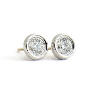 Round Diamond Bezel Stud Earrings Two-Tone 14K White Yellow Gold .52 CTW, 1.23 G: Round Diamond Bezel Stud Earrings Two-Tone 14K White Yellow Gold .52 CTW, 1.23 Gr These are gorgeous diamond earrings! Priced to sell! Please let us know if you have any questions. Diamonds: