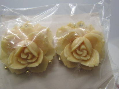 Vintage Faux Carved Rose Earrings, Clip, Rhinestones, Lisa Jewels Co. Tag & Box: Vintage Faux Carved Cream Rose Earrings, clip earrings with a rhinestone accent. They are about 1-1/3" across - and have nice detail of a rose blossom. They are mounted on a gold tone setting. Exact a