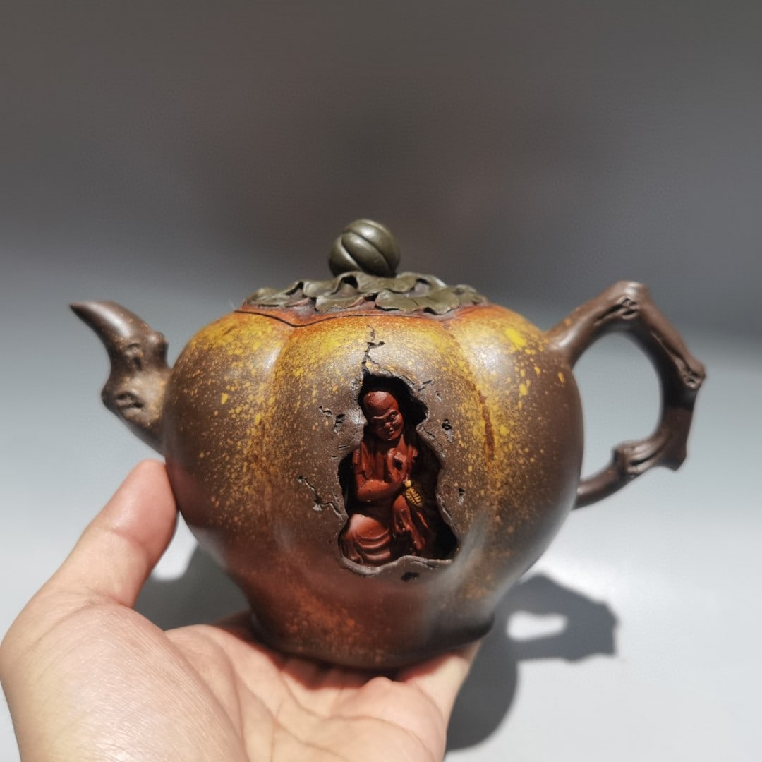 Superb Chinese Yixing Zisha Clay Arhat Teapot: Title: Superb Chinese Yixing Zisha Clay Arhat Teapot Date/Period: Origin: Chinese Dimension: 190x130(mm) 7.48x5.12(inches) Materials: Yixing Zisha Reserve: $350.00 Shipping: Domestic: Shipping rates a
