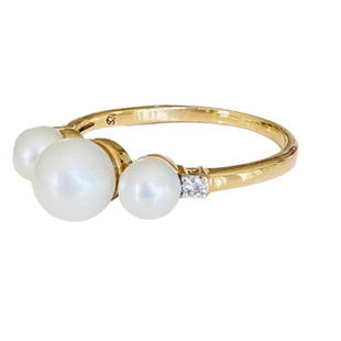 14k vintage pearl diamond trilogy ring: Details Size: 9 US Materials: Gold Gemstone: Pearl Gem color: White Style: Mid-century Description Beautiful in minty condition solid 14 K gold Hallmarked in shank pearl diamond ring larger