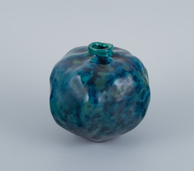 Hans Hedberg (1917-2007) for Biot, France, unique ceramic vase with glaze in blue-green shades.: Hans Hedberg (1917-2007) for Biot, France, unique ceramic vase with glaze in blue-green shades. Approx. 1980. Signed. In perfect condition. Dimensions: H 15.0 x D 14.0 cm. Reserve: $980.00 Shipping: D
