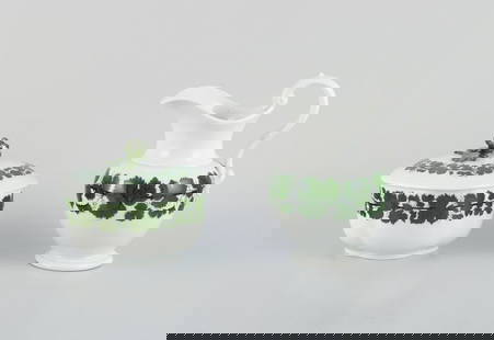 Meissen Green Ivy Vine, a large sugar bowl and a large creamer.: Meissen Green Ivy Vine, a large sugar bowl and a large creamer. Approximately from the 1930s. Marked. In excellent condition. Third factory quality. Sugar bowl: L 12.5 cm x H 9.0 cm. Creamer: H 15.5 c