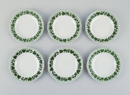 Six Meissen Green Ivy Vine dinner plates in hand-painted porcelain. 1940s.: Six Meissen Green Ivy Vine dinner plates in hand-painted porcelain. 1940s. Measuring: D 24.5 x H 3.5 In excellent condition. Marked First factory quality. Reserve: $392.00 Shipping:Domestic: