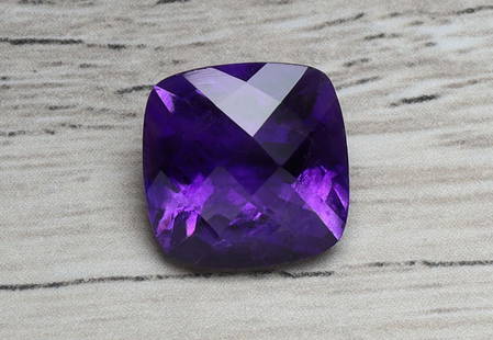 Awesome " Natural African Amethyst " 4.50 cts Natural Amethyst: No Reserve! Title: Awesome " Natural African Amethyst " 4.50 cts Natural Amethyst Additional Information: Gemstone : Natural Amethyst Origin : African Weight : 4.50 carats Dimensions: 10.72-10.70x6.94