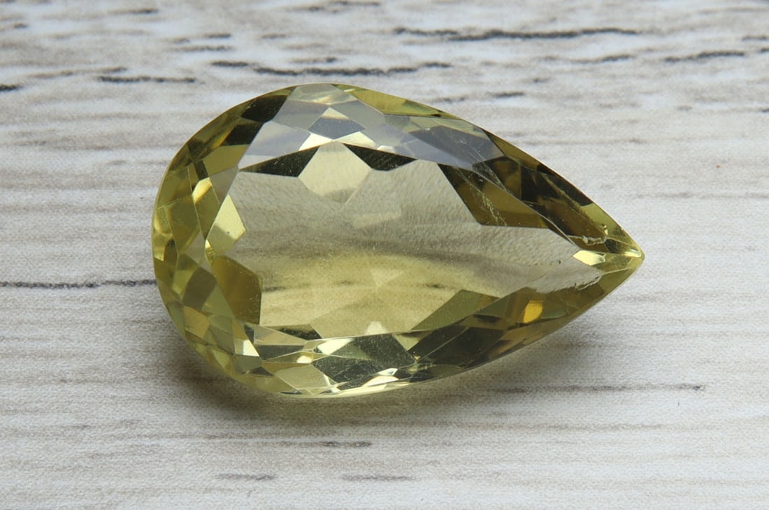 Gorgeous " Natural Lemon Quartz " 12.88 cts Natural Lemon Quartz: No Reserve! Title: Gorgeous " Natural Lemon Quartz " 12.88 cts Natural Lemon Quartz Additional Information: Gemstone: Natural Lemon Quartz Origin: Africa Weight : 12.88 carats Measurements: 20x13 mm, 