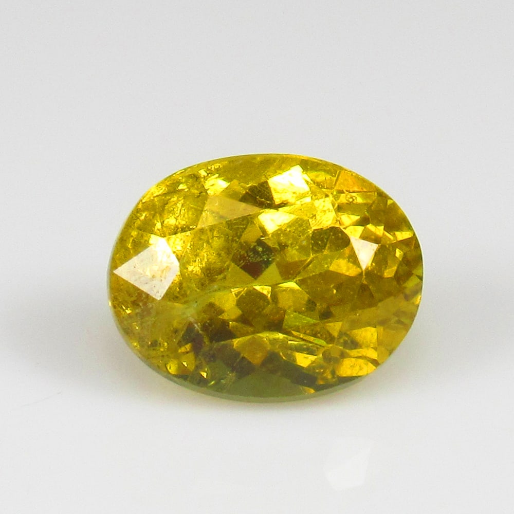 Natural Mali Garnet - 1.24 Ct: No Reserve! Title: Natural Mali Garnet - 1.24 Ct Origin: Madagascar Weight: 1.24 Size/Dimensions: 6.8 x 5.4 x 4.3 mm Additional Information: Pieces : 1 No's / Shape : Oval Cut / Color : Yellow / Clari