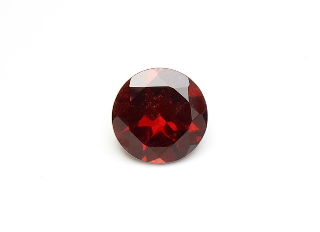 Spectacular " Natural Pyrope Almandine Garnet " 1.30 Cts Natural Pyrope Almandine Garnet: No Reserve! Title: Spectacular " Natural Pyrope Almandine Garnet " 1.30 Cts Natural Pyrope Almandine Garnet Additional Information: Gemstone : Natural Almandine Garnet Shape and cut : Round Cut Origin