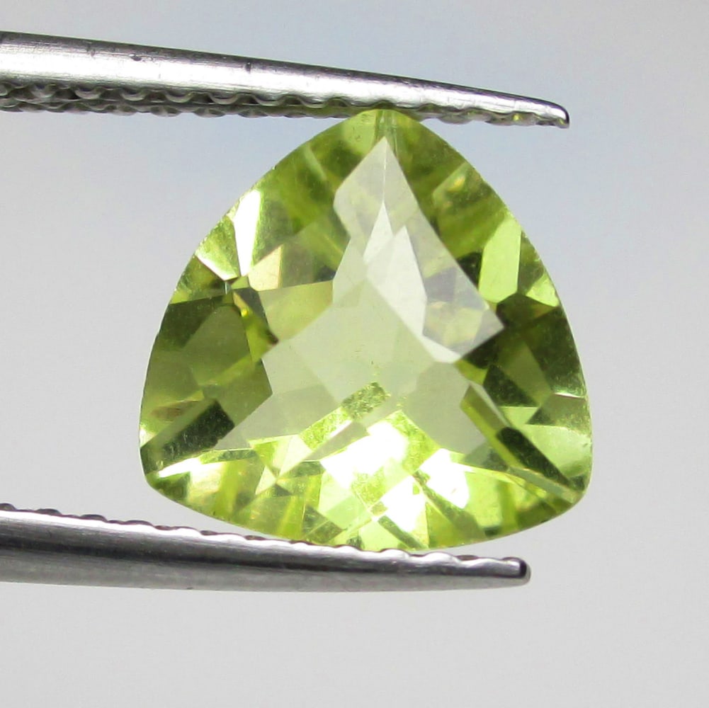 1.77 Ctw Natural Lemon Quartz Trillion Cut: No Reserve! Title: 1.77 Ctw Natural Lemon Quartz Trillion Cut Stone Clarity: VVS Gemstones: Natural Lemon Quartz Carat Weights: 1.77 Size/Dimensions: 8.40 x 8.30 x 5.30 mm Additional Information: Good