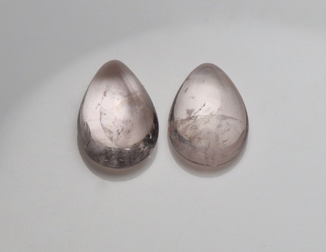 Delightful " Natural Morganite " 3.04 cts Natural Morganite Lot: No Reserve! Title: Delightful " Natural Morganite " 3.04 cts Natural Morganite Lot Additional Information: Gemstone : Natural Morganite Shape and Cut : Pear Cabochon Weight : 3.04 carats Measurements