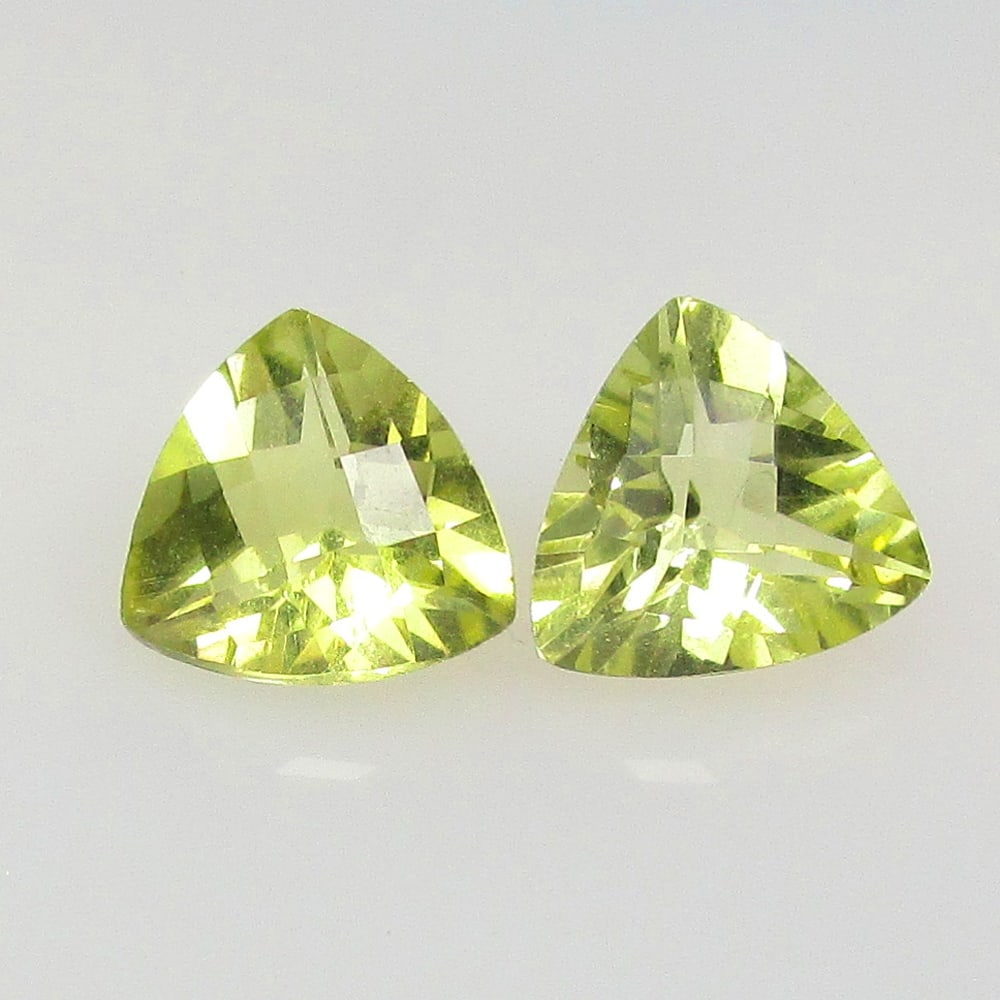 3.26 Ctw Natural Lemon Quartz Trillion Pair: No Reserve! Title: 3.26 Ctw Natural Lemon Quartz Trillion Pair Stone Clarity: VVS Gemstones: Natural Lemon Quartz Carat Weights: 3.26 Size/Dimensions: 8.30 x 8.00 x 5.00 mm / 2 Pc's Additional Informa