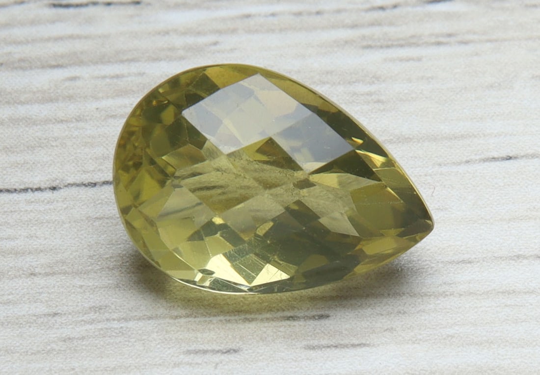 Marvellous " Natural Lemon Quartz " 6.07 cts Natural Lemon Quartz: No Reserve! Title: Marvellous " Natural Lemon Quartz " 6.07 cts Natural Lemon Quartz Additional Information: Gemstone: Natural Lemon Quartz Origin: Africa Weight : 6.07 carats Measurements: 14x10 mm, 