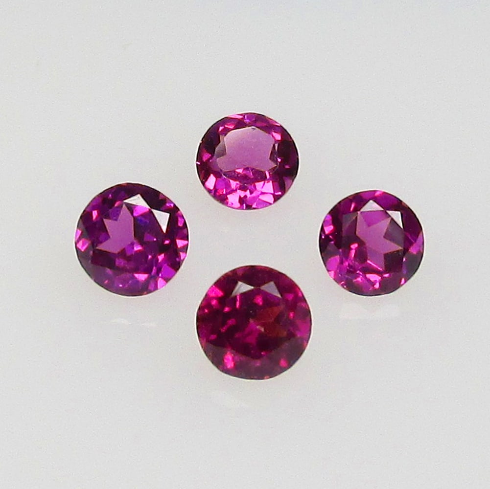 1.30 Ctw Natural Rhodolite Garnet Round Set: No Reserve! Title: 1.30 Ctw Natural Rhodolite Garnet Round Set Stone Clarity: VVS Gemstones: Natural Rhodolite Garnet Carat Weights: 1.30 Size/Dimensions: 4.00 x 4.00 x 2.50 mm / 4 Pc's Additional Inf