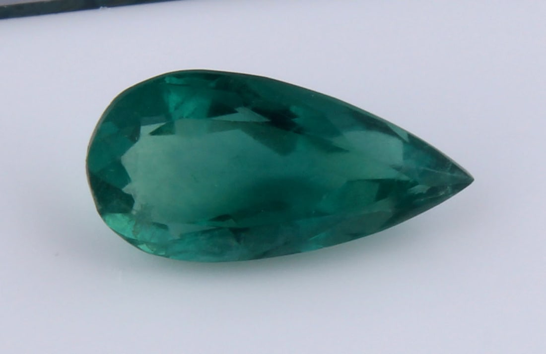 Lovely " Natural Fluorite " 8.58 Cts Natural Fluorite: No Reserve! Title: Lovely " Natural Fluorite " 8.58 Cts Natural Fluorite Additional Information: Gemstone : Natural Fluorite Origin : Brazil Weight : 8.58 carats Dimensions : 18.62x9.27x7.42 mm Shape 