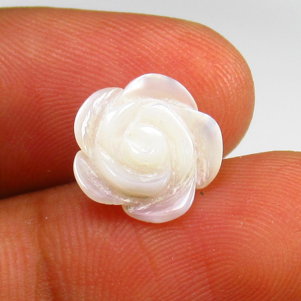 2.42 Ct - Natural Shell Carving (1 of 2)