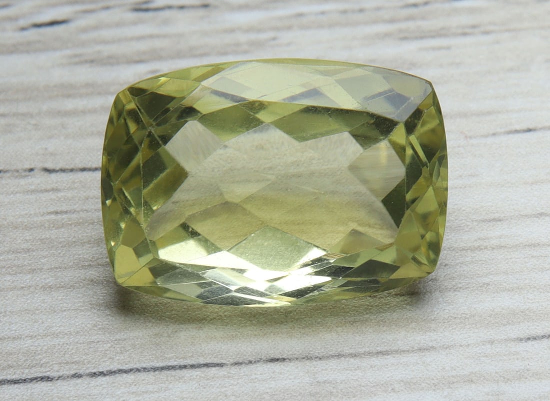 Delightful " Natural Lemon Quartz " 12.81 cts Natural Lemon Quartz: No Reserve! Title: Delightful " Natural Lemon Quartz " 12.81 cts Natural Lemon Quartz Additional Information: Gemstone: Natural Lemon Quartz Origin: Africa Weight : 12.81 carats Measurements: 17x12 mm