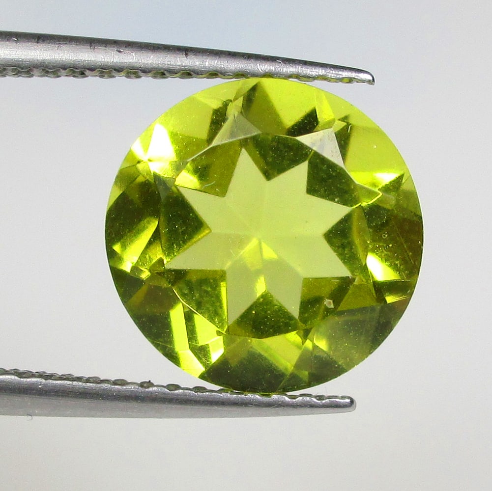 3.44 Ctw Natural Lemon Quartz Round Cut: No Reserve! Title: 3.44 Ctw Natural Lemon Quartz Round Cut Stone Clarity: VVS Gemstones: Natural Lemon Quartz Carat Weights: 3.44 Size/Dimensions: 10.00 x 10.00 x 6.40 mm Additional Information: Top Q