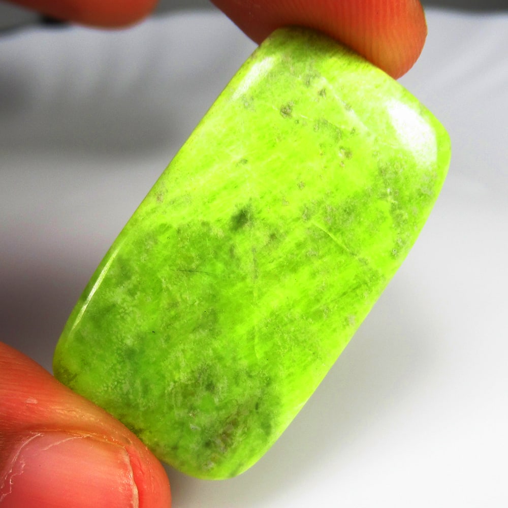 25.81 Ct - Natural Lemon Chrysoprase: No Reserve! Title: 25.81 Ct - Natural Lemon Chrysoprase Additional Information: Gemstone Gemstones: Chrysoprase Carat Weights: 25.81 Size/Dimensions: 38.0 x 20.0 x 3.5 mm Additional Information: Piece