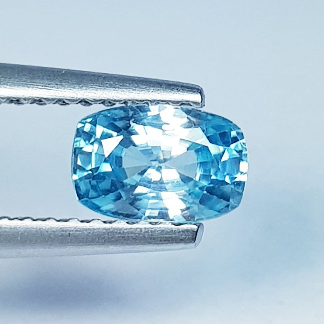 1.26 Ctz Top Grade Dazling Blue Natural Zircon: No Reserve! Title: 1.26 Ctz Top Grade Dazling Blue Natural Zircon Color/Clarity: Zircon Gemstone: Blue / VVS Carat Weights: 1.26 Size: 6.70 x 7.00 x 3.30 Additional Information: Rectangle Cushion / Ca