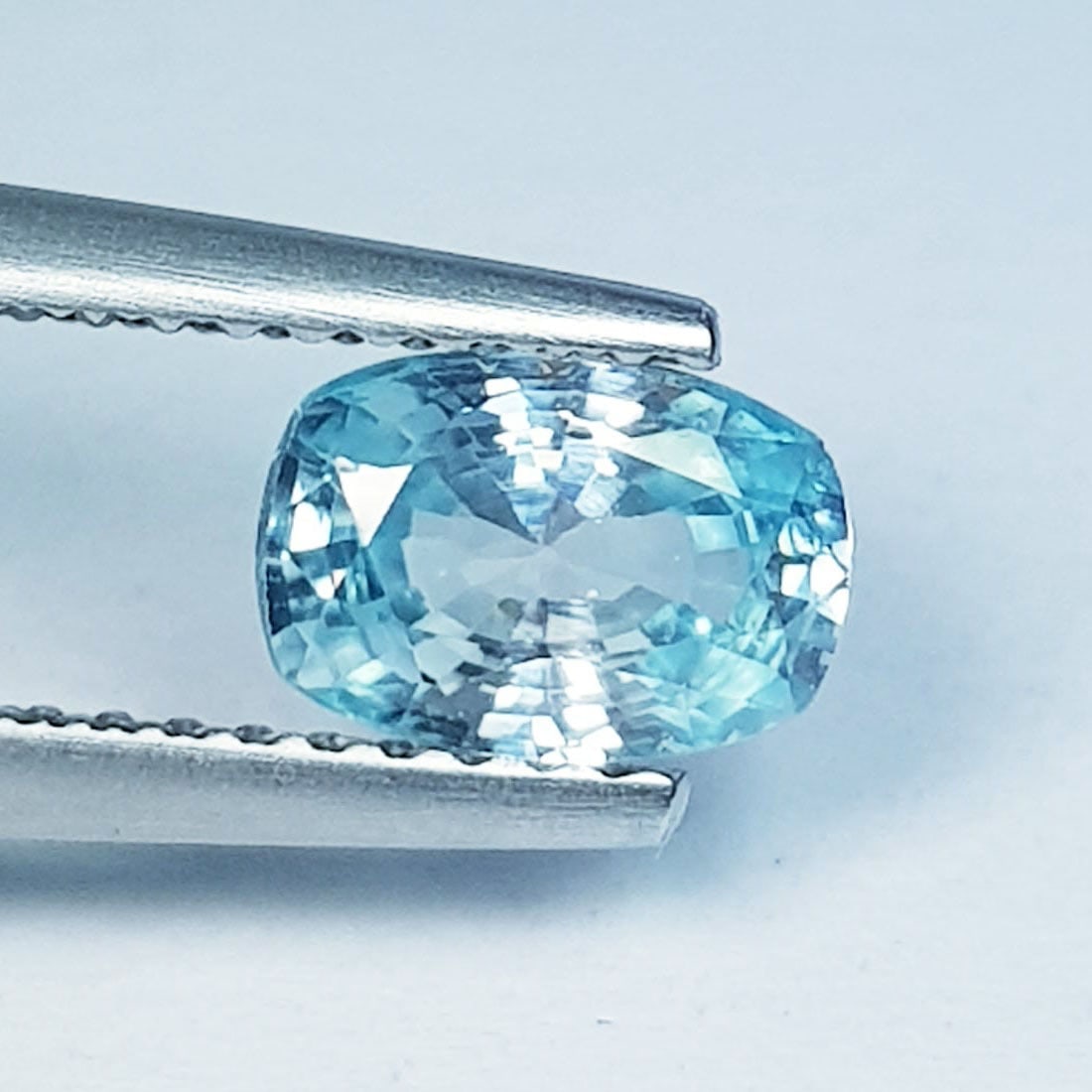 1.33 Ctz Top Grade Dazling Blue Natural Zircon: No Reserve! Title: 1.33 Ctz Top Grade Dazling Blue Natural Zircon Color/Clarity: Zircon Gemstone: Blue / VVS Carat Weights: 1.33 Size: 7.20 x 5.00 x 3.30 Additional Information: Rectangle Cushion / Ca