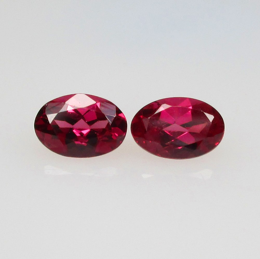 1.16 Ctw Natural Rhodolite Garnet Oval Pair: No Reserve! Title: 1.16 Ctw Natural Rhodolite Garnet Oval Pair Stone Clarity: VVS Gemstones: Natural Rhodolite Garnet Carat Weights: 1.16 Size/Dimensions: 6.00 x 4.00 x 3.00 mm / 2 Pc's Additional Inf