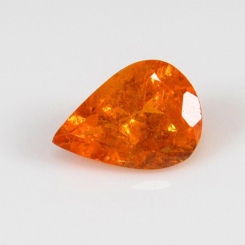 Natural Spessarite Garnet - 0.87 Ct: No Reserve! Title: Natural Spessarite Garnet - 0.87 Ct Origin: Madagascar Weight: 0.87 Size/Dimensions: 7.0 x 5.0 x 3.2 mm Additional Information: Pieces : 1 No's / Shape : Pear Cut / Color : Orange /