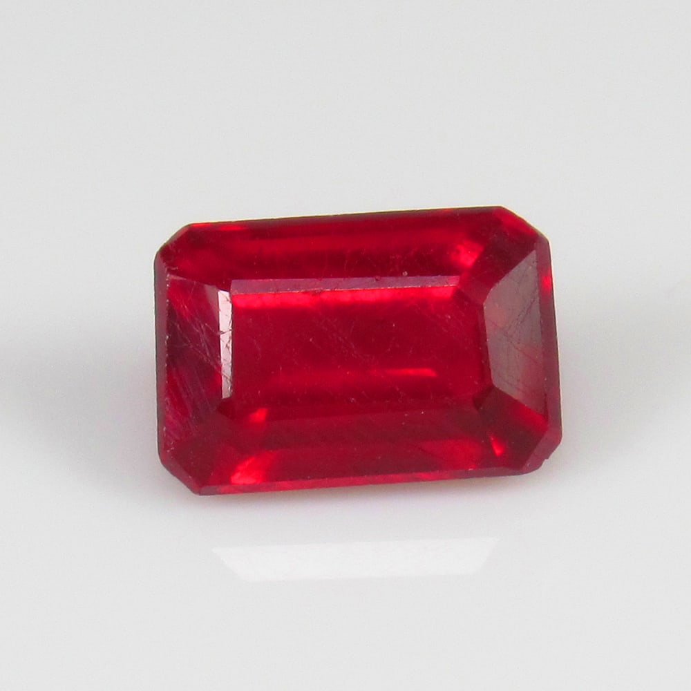 Natural Red Ruby - 0.98 Ct (1 of 2)