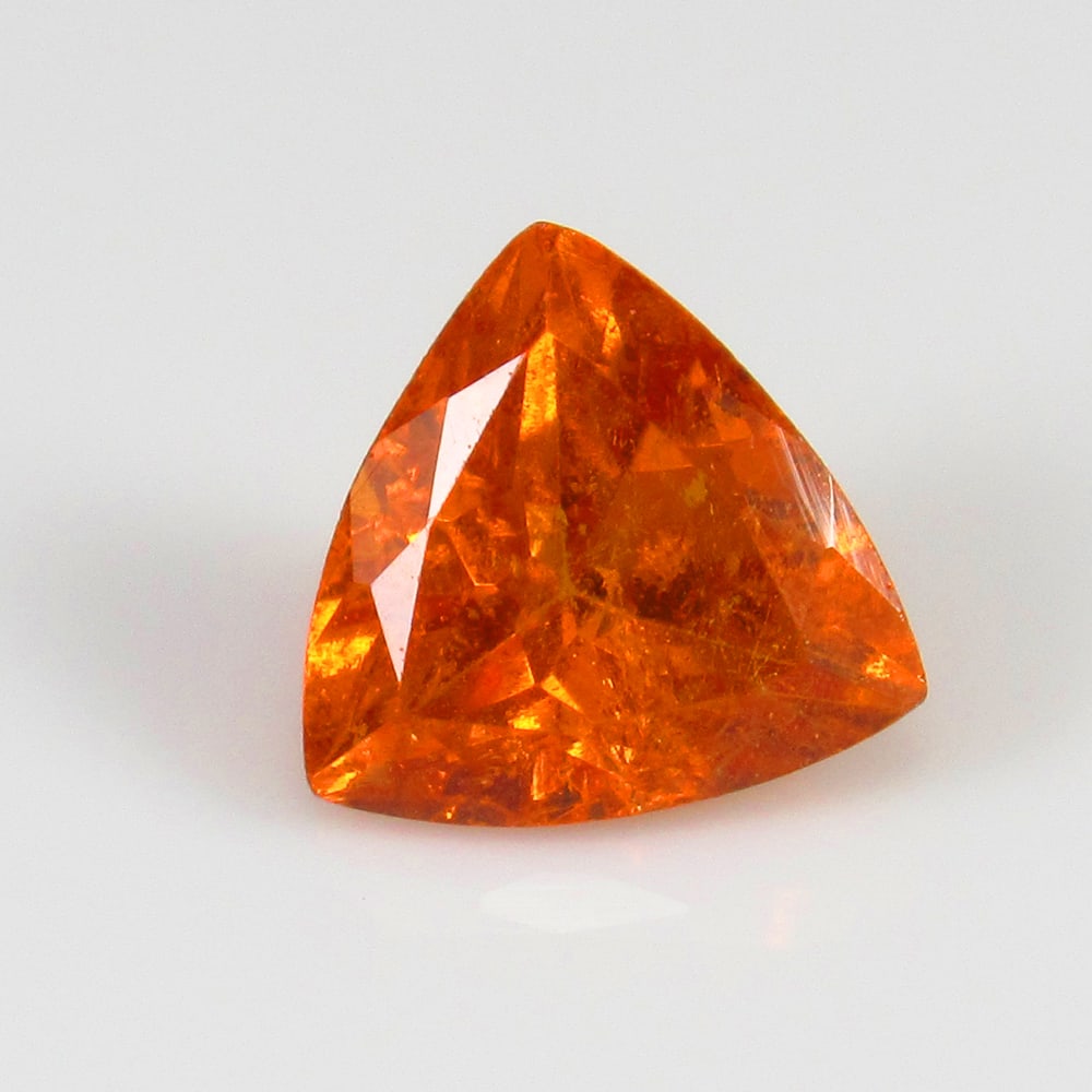 Natural Spessarite Garnet - 0.75 Ct: No Reserve! Title: Natural Spessarite Garnet - 0.75 Ct Origin: Madagascar Weight: 0.75 Size/Dimensions: 5.5 x 5.6 x 3.2 mm Additional Information: Pieces : 1 No's / Shape : Trillion Cut / Color : Oran