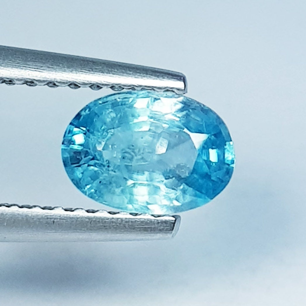 1.04 Ctz Top Grade Dazling Blue Natural Zircon: No Reserve! Title: 1.04 Ctz Top Grade Dazling Blue Natural Zircon Color/Clarity: Zircon Gemstone: Blue / VVS Carat Weights: 1.04 Size: 6.90 x 4.90 x 3.10 Additional Information: Oval / Cambodia Shippi
