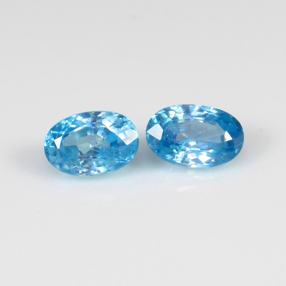 Natural Blue Zircon Pair - 1.46 Ct: No Reserve! Title: Natural Blue Zircon Pair - 1.46 Ct Origin: Combodia Weight: 1.46 Size/Dimensions: 6.0 x 4.0 x 3.0 mm Additional Information: Pieces : 2 No's / Shape : Oval Cut / Color : Blue / Clar