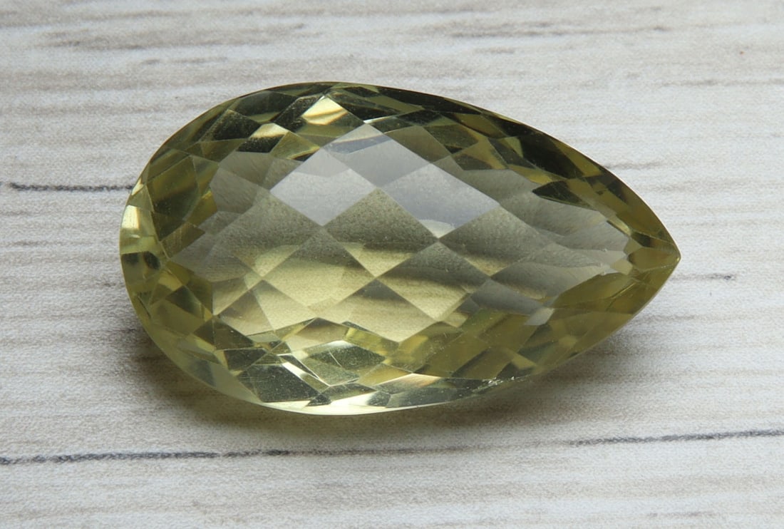 Delightful " Natural Lemon Quartz " 17.97 cts Natural Lemon Quartz: No Reserve! Title: Delightful " Natural Lemon Quartz " 17.97 cts Natural Lemon Quartz Additional Information: Gemstone: Natural Lemon Quartz Origin: Africa Weight : 17.97 carats Measurements: 23.03x13